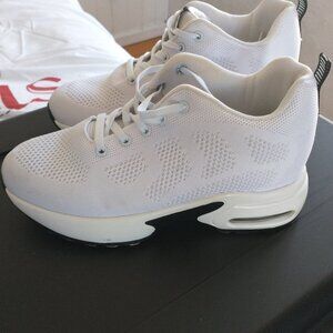 Heeled running shoes